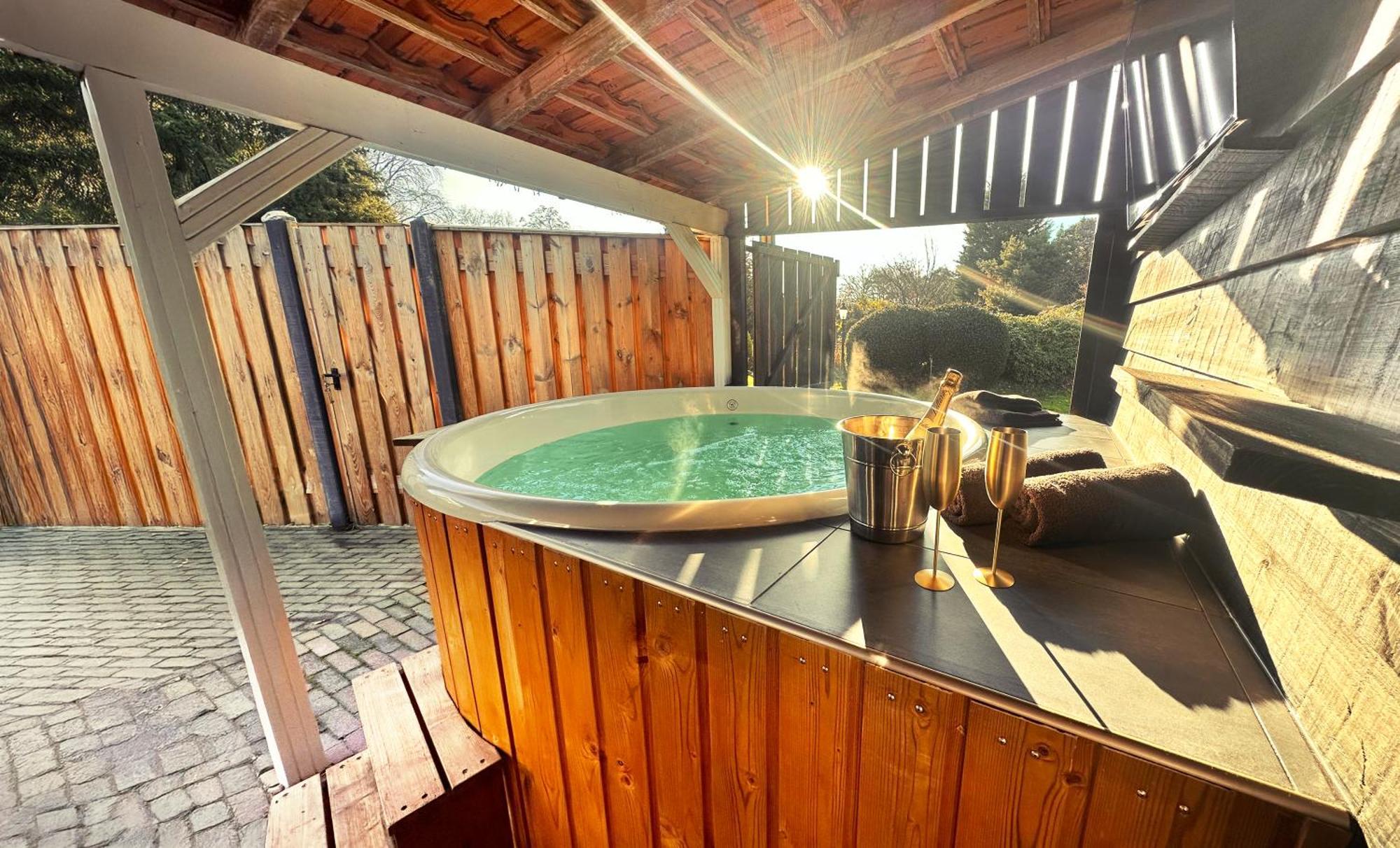 Wellness Tuin - Ultieme Partner Beleving - St Hubertus Suite Met Jacuzzi ,Openhaard, Prive Hottub En Prive Sauna In Jachthut Stijl Horst Zewnętrze zdjęcie