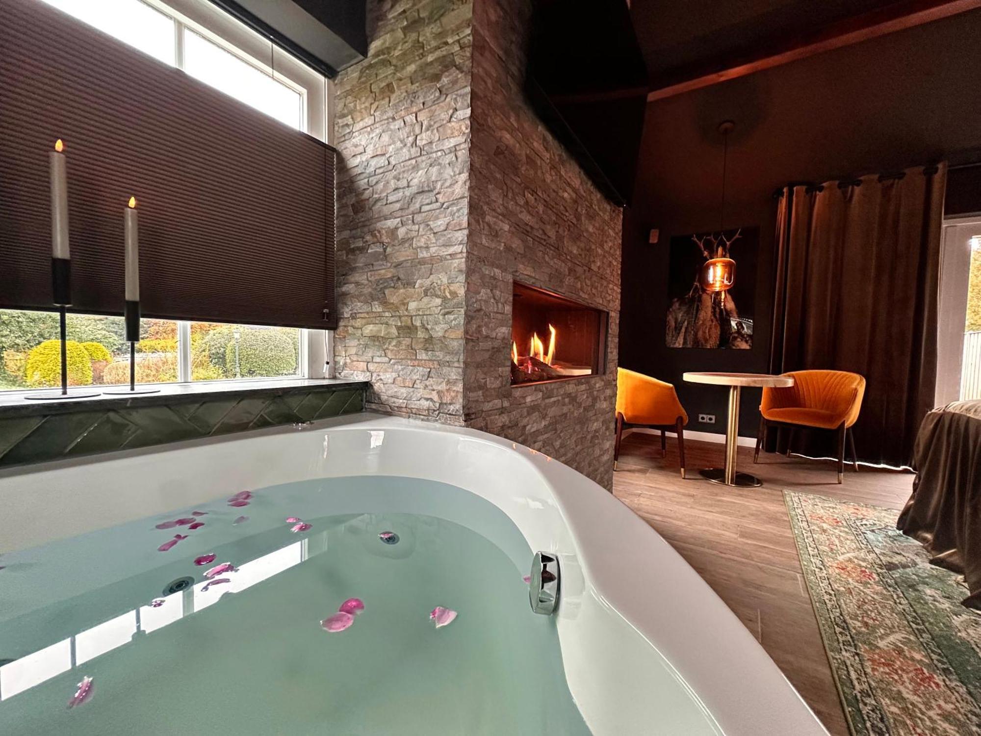 Wellness Tuin - Ultieme Partner Beleving - St Hubertus Suite Met Jacuzzi ,Openhaard, Prive Hottub En Prive Sauna In Jachthut Stijl Horst Zewnętrze zdjęcie