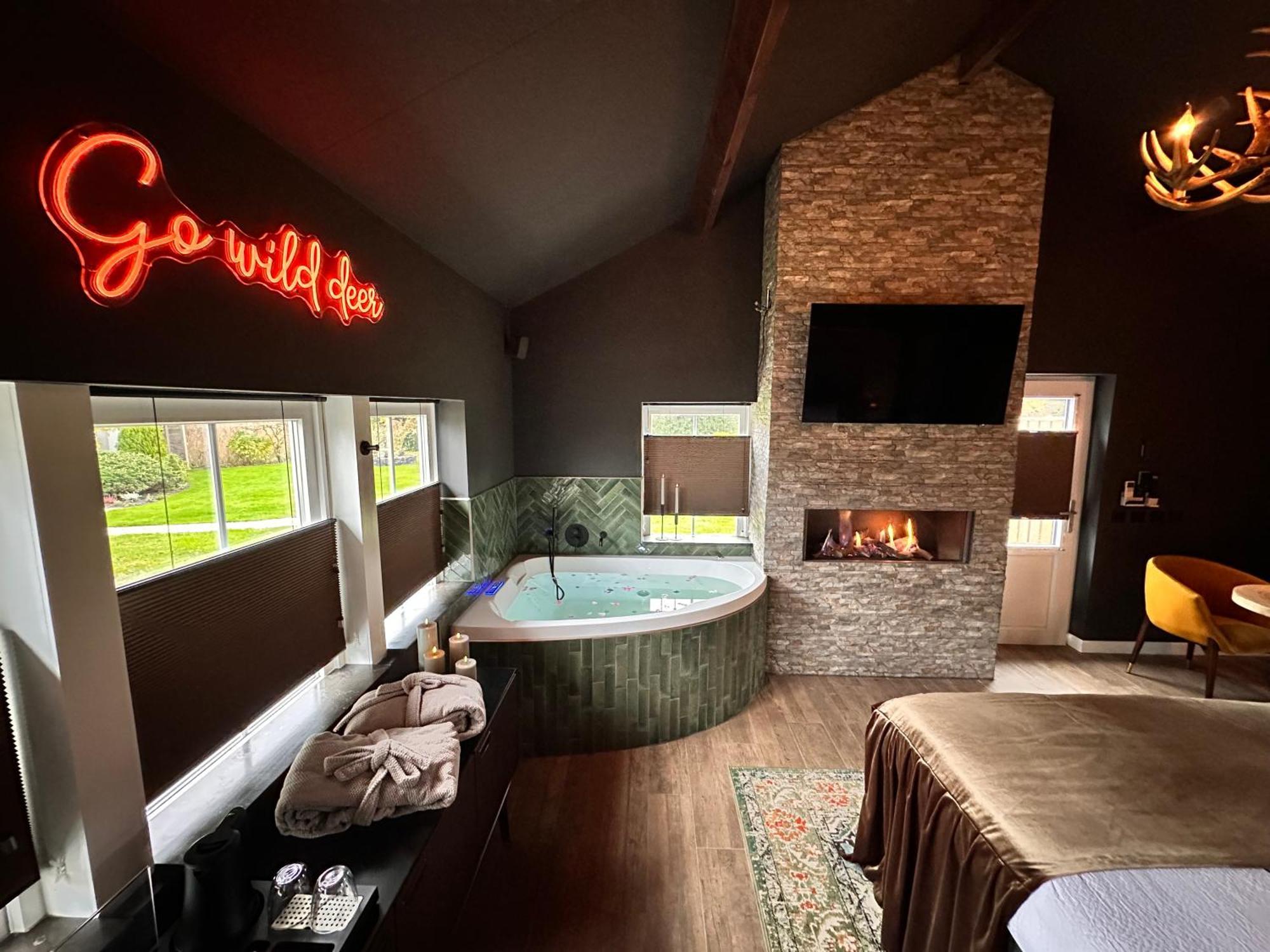 Wellness Tuin - Ultieme Partner Beleving - St Hubertus Suite Met Jacuzzi ,Openhaard, Prive Hottub En Prive Sauna In Jachthut Stijl Horst Zewnętrze zdjęcie