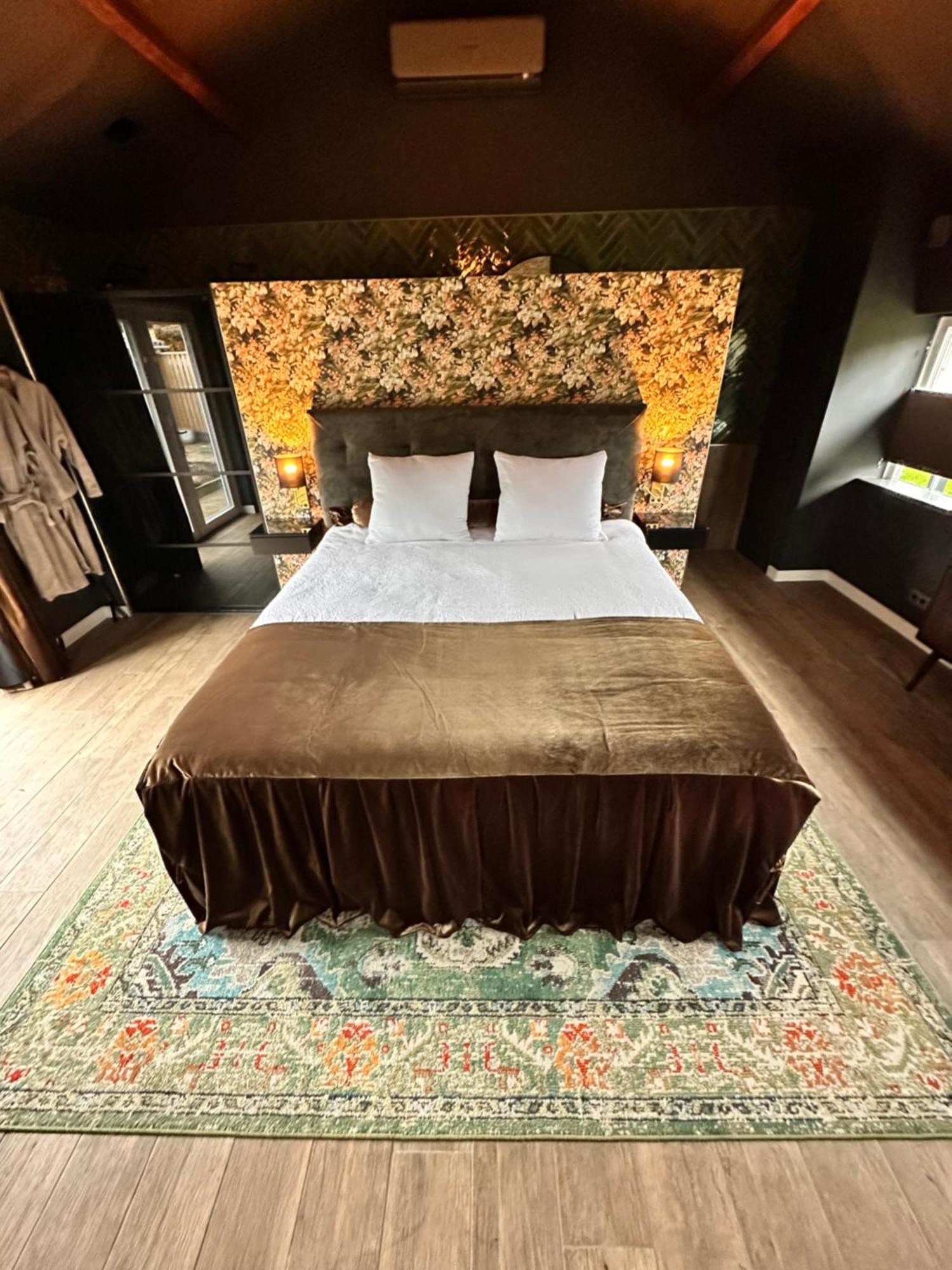 Wellness Tuin - Ultieme Partner Beleving - St Hubertus Suite Met Jacuzzi ,Openhaard, Prive Hottub En Prive Sauna In Jachthut Stijl Horst Zewnętrze zdjęcie
