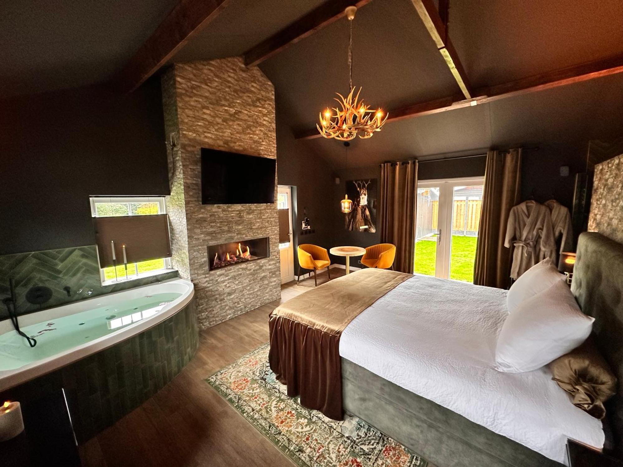 Wellness Tuin - Ultieme Partner Beleving - St Hubertus Suite Met Jacuzzi ,Openhaard, Prive Hottub En Prive Sauna In Jachthut Stijl Horst Zewnętrze zdjęcie