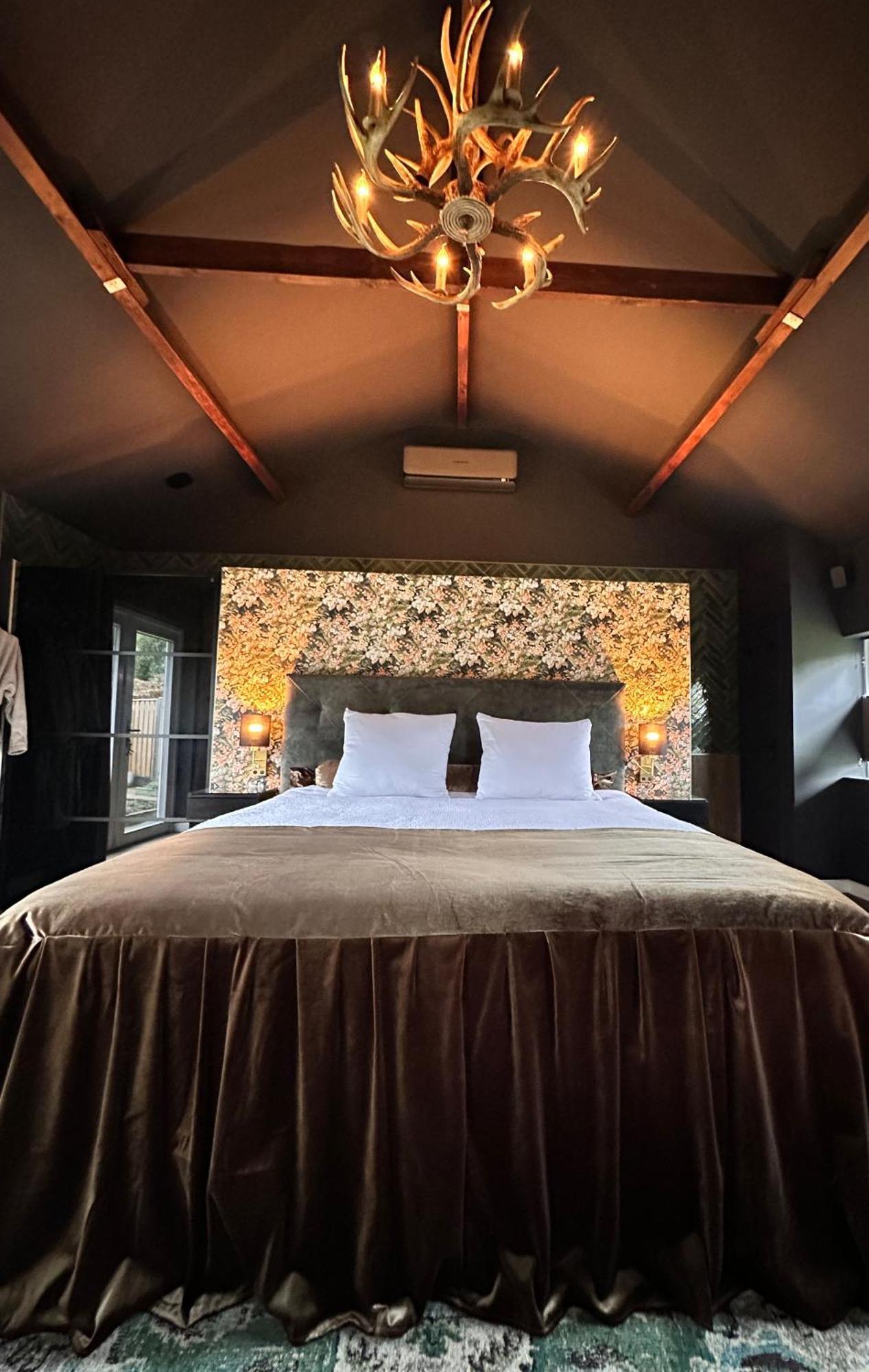 Wellness Tuin - Ultieme Partner Beleving - St Hubertus Suite Met Jacuzzi ,Openhaard, Prive Hottub En Prive Sauna In Jachthut Stijl Horst Zewnętrze zdjęcie