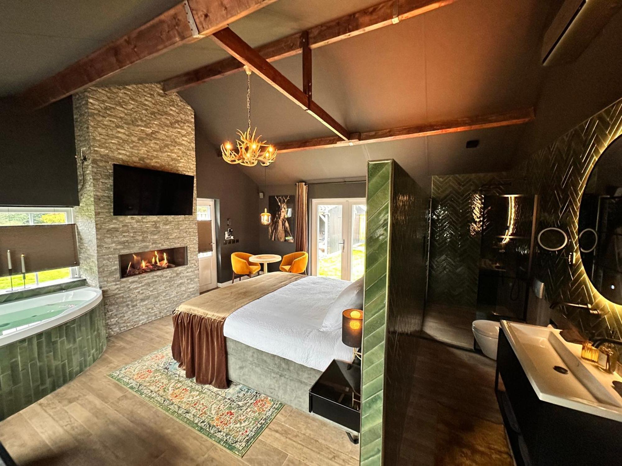 Wellness Tuin - Ultieme Partner Beleving - St Hubertus Suite Met Jacuzzi ,Openhaard, Prive Hottub En Prive Sauna In Jachthut Stijl Horst Zewnętrze zdjęcie