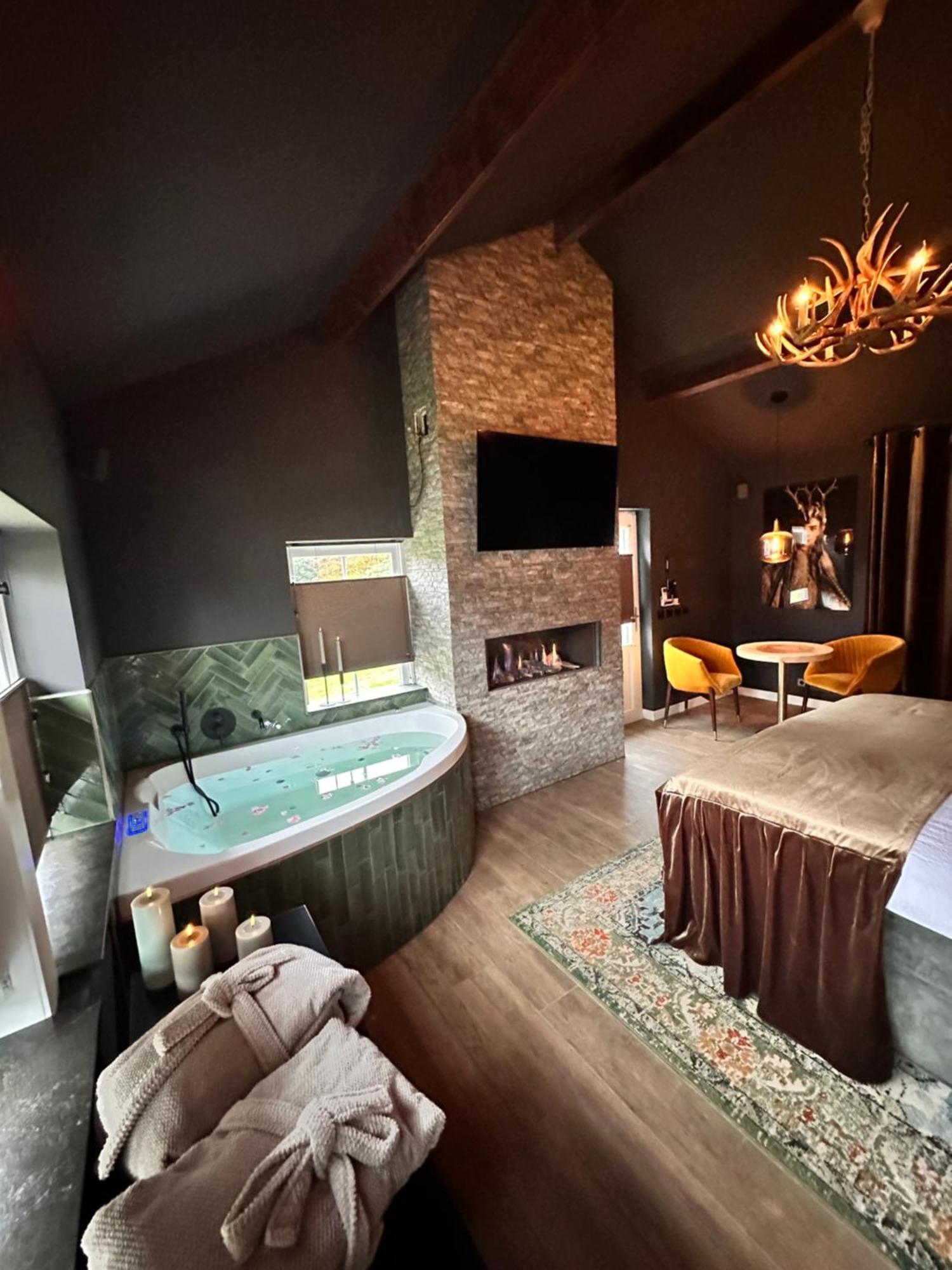 Wellness Tuin - Ultieme Partner Beleving - St Hubertus Suite Met Jacuzzi ,Openhaard, Prive Hottub En Prive Sauna In Jachthut Stijl Horst Zewnętrze zdjęcie